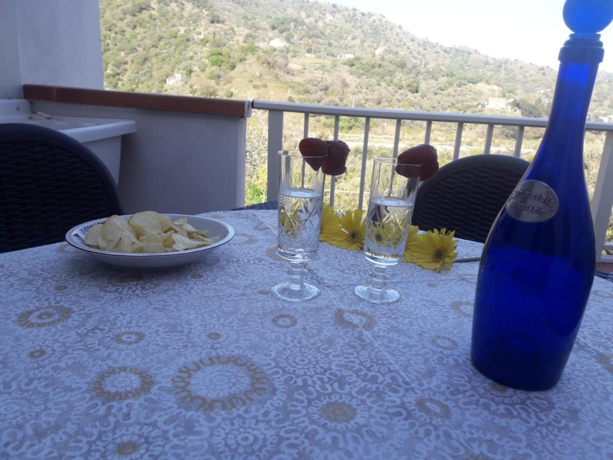 Casa Di Lucia Apartment Forza d'Agro Luaran gambar