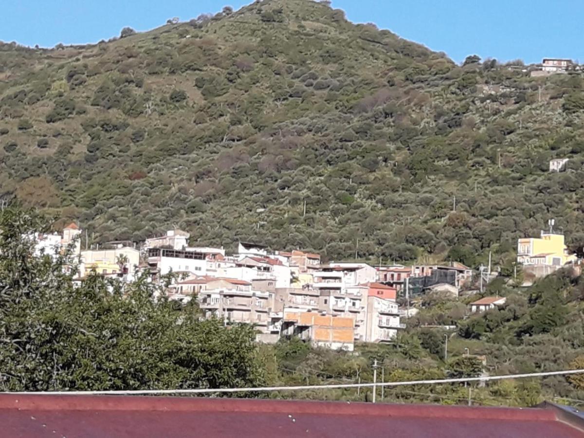 Casa Di Lucia Apartment Forza d'Agro Luaran gambar
